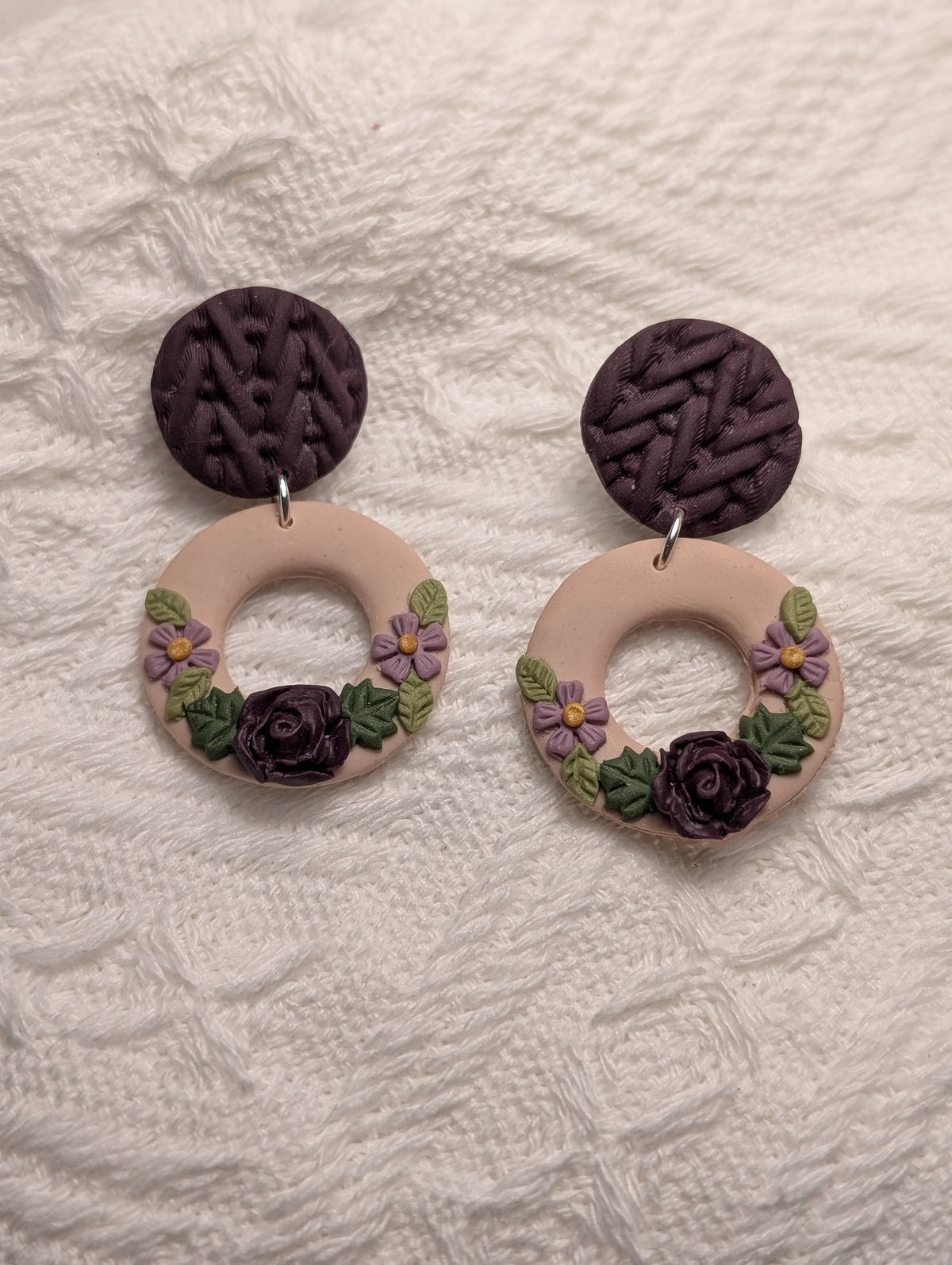 Aretes Corona Floral Ciruela & Nude