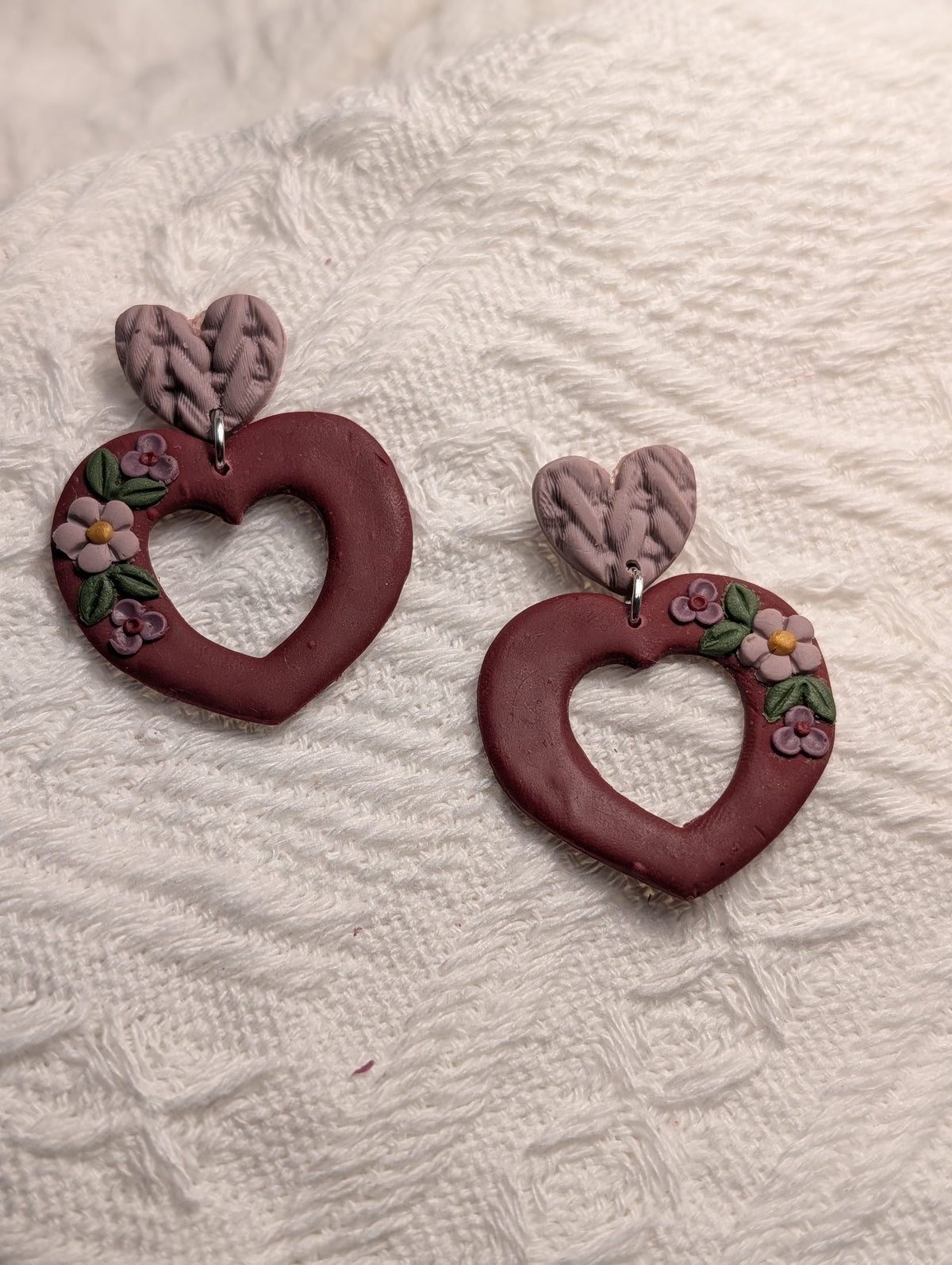 Aretes Doble Corazón Borgoña & Lavanda