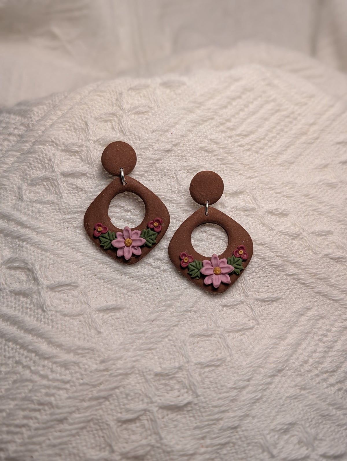 Aretes Corona Floral Rosa Pastel & Tierra Cálida